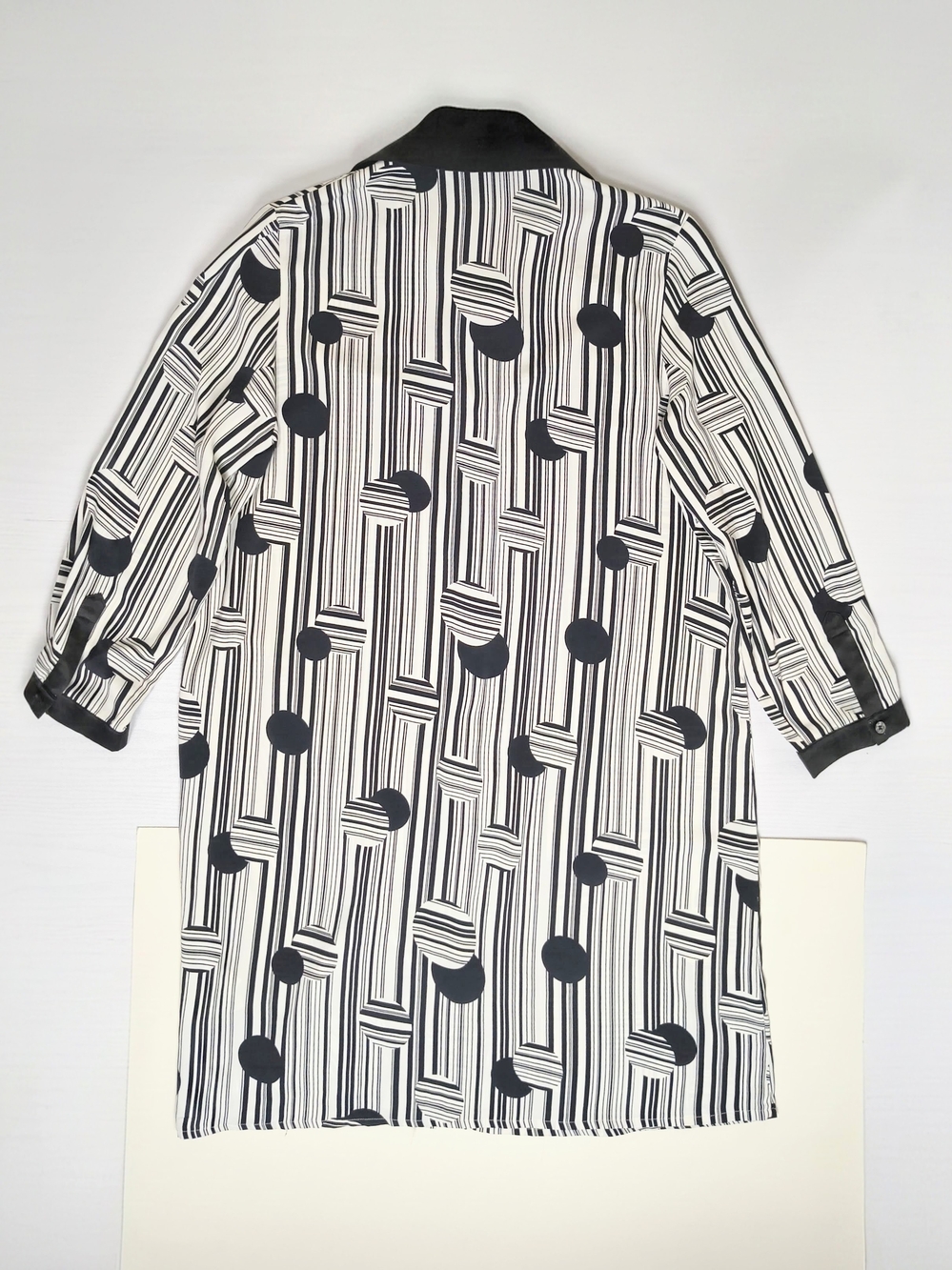 Black & White Printed Button-Front Tunic Shirt - Picture 3 of 4